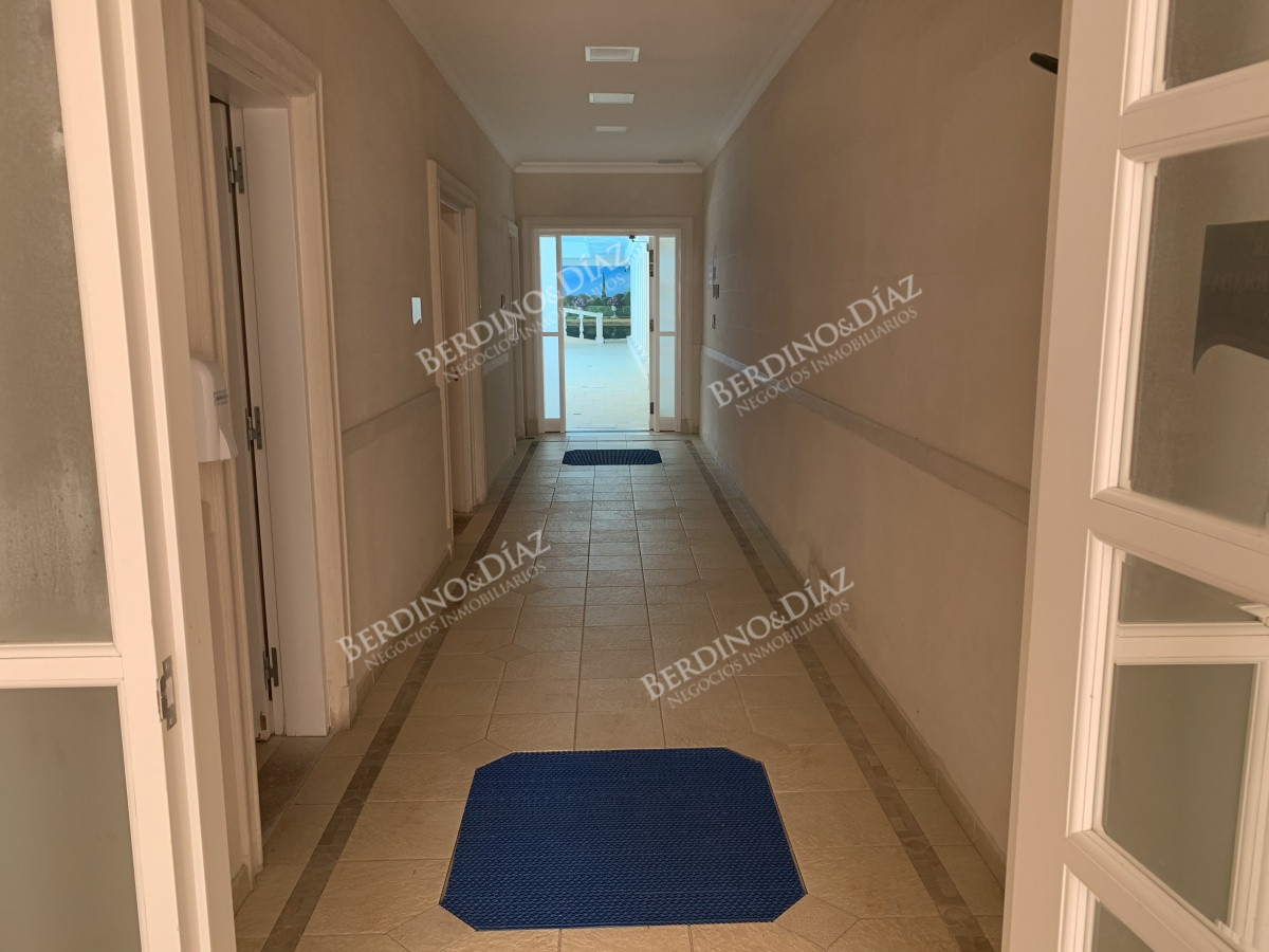 Apartamento ID.2722 -  venta y alquiler invierno mansa frente al mar tres suites y dependencias