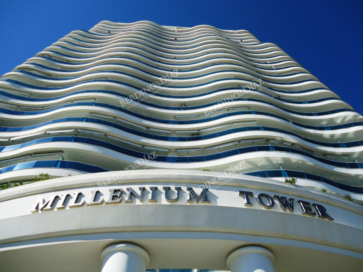 Apartamento ID.2722 -  venta y alquiler invierno mansa frente al mar tres suites y dependencias