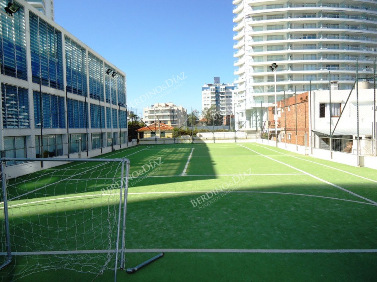 Apartamento ID.2722 -  venta y alquiler invierno mansa frente al mar tres suites y dependencias
