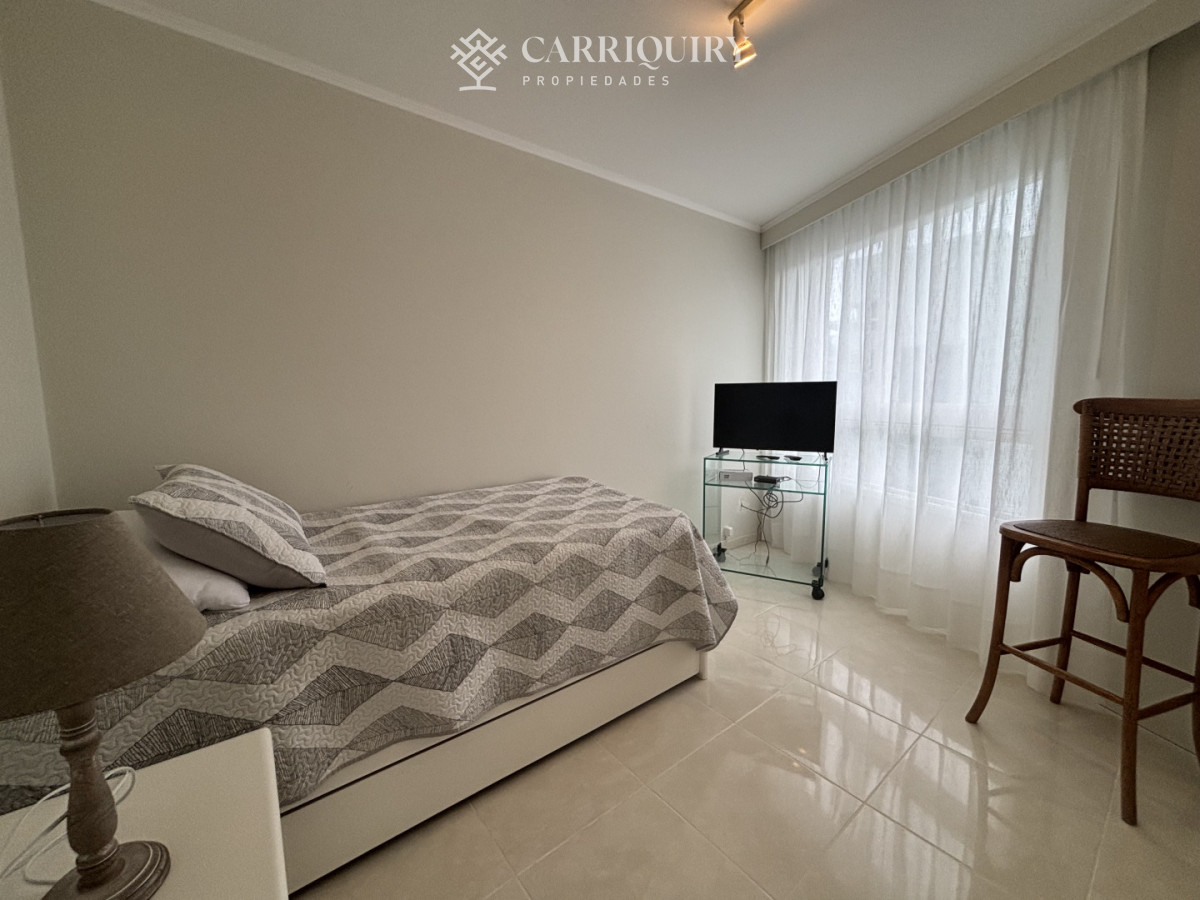 Apartamento ID.8497 -  venta MILLENIUM TOWER mansa frente al mar tres suites y dependencias