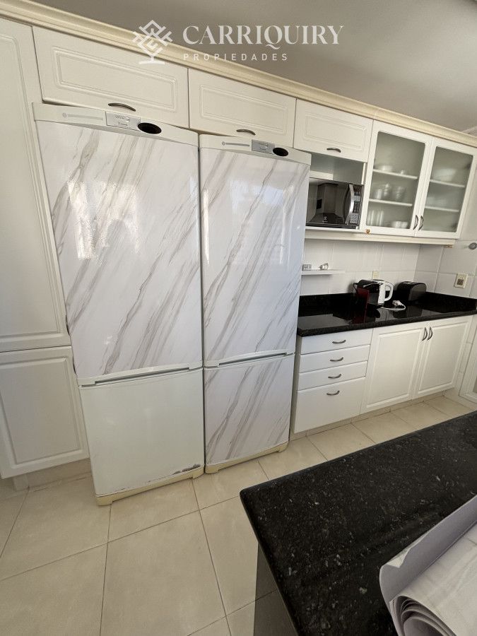 Apartamento ID.8497/Mansa-Parada-4 -  venta MILLENIUM TOWER mansa frente al mar tres suites y dependencias