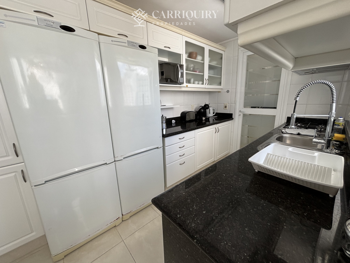 Apartamento ID.8497/Mansa-Parada-4 -  venta MILLENIUM TOWER mansa frente al mar tres suites y dependencias