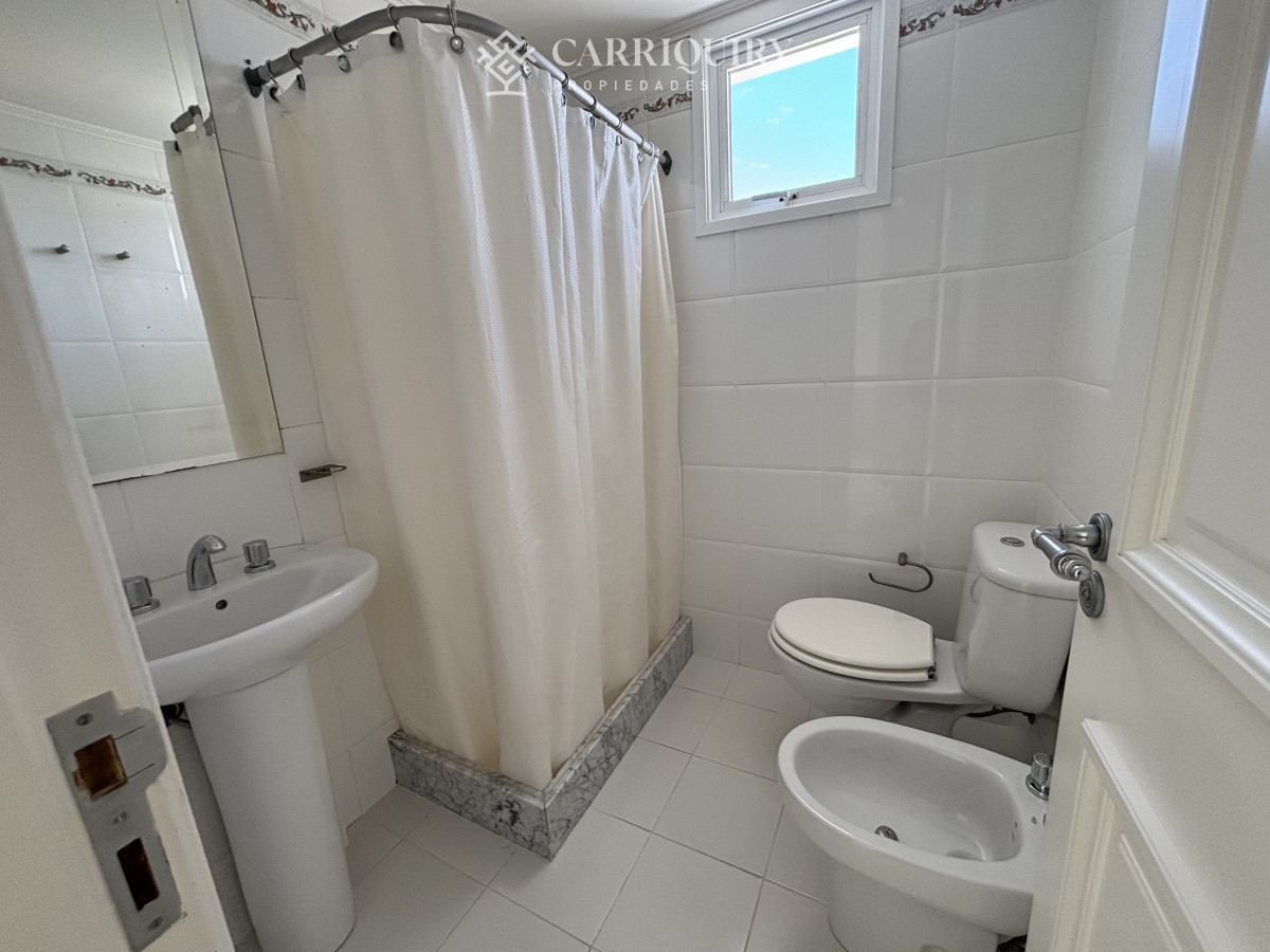 Apartamento ID.8497/Mansa-Parada-4 -  venta MILLENIUM TOWER mansa frente al mar tres suites y dependencias