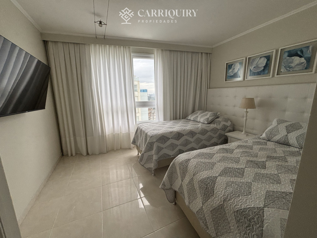 Apartamento ID.8497 -  venta MILLENIUM TOWER mansa frente al mar tres suites y dependencias