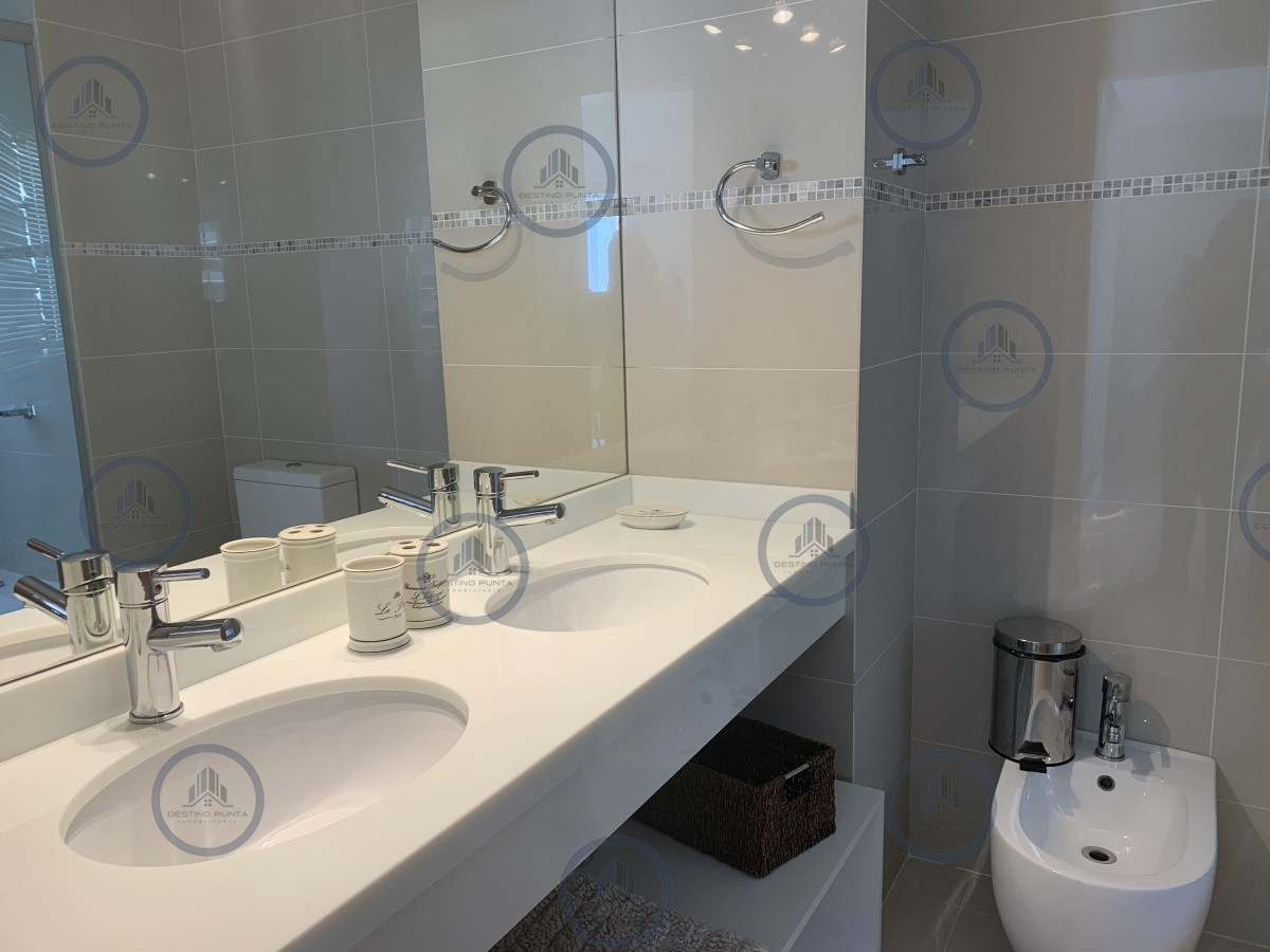 Apartamento ID.920 - Moderno Apartamento 3 Dormitorios con Vista a Playa Mansa