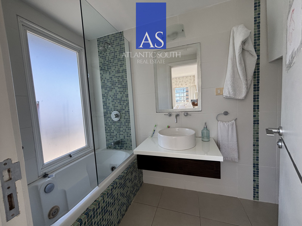 Apartamento ID.4727 - Torre Manhattan - 3 dormitorios con parrillero propio en Playa Brava