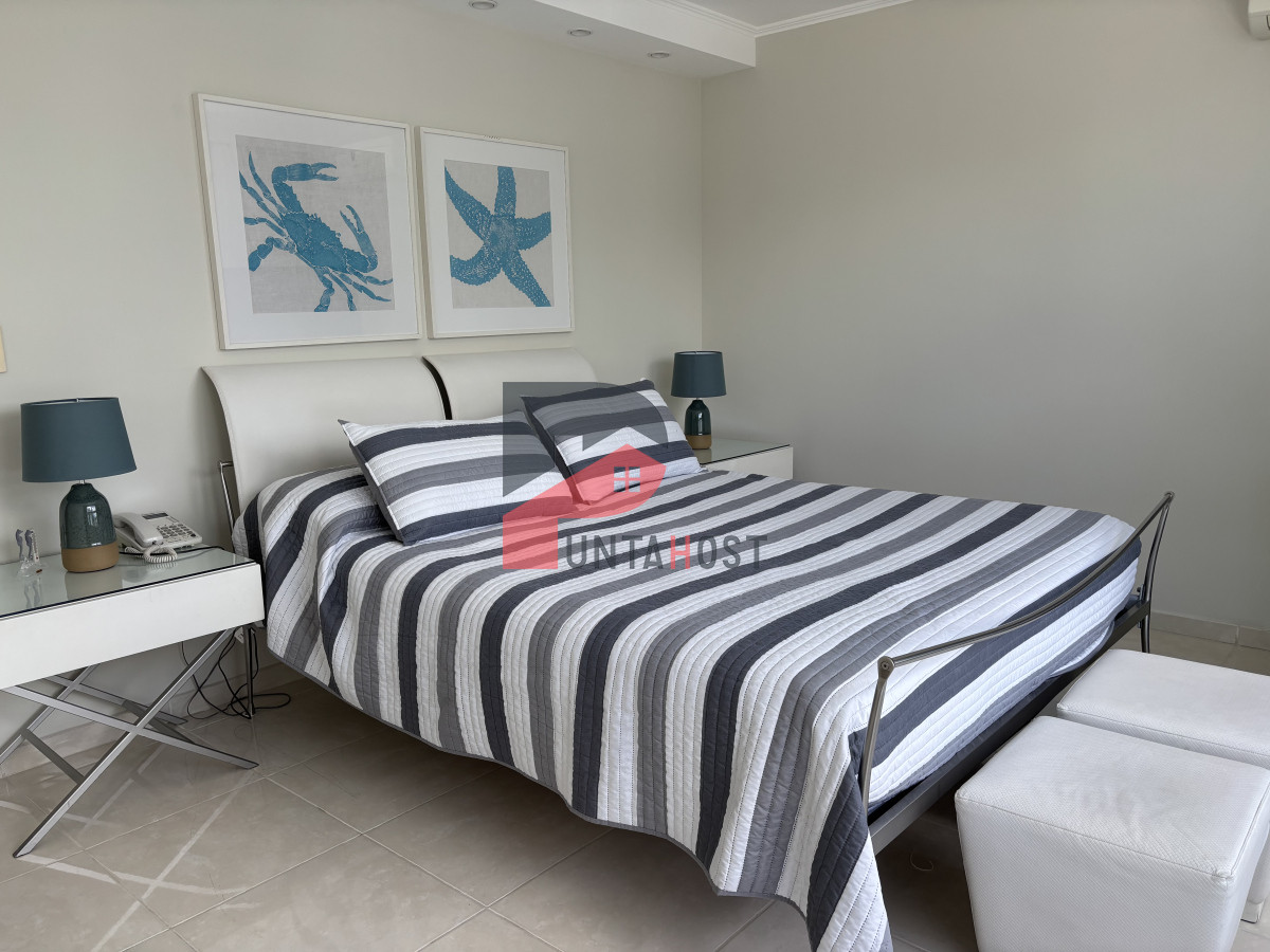 Apartamento ID.251 -  venta MILLENIUM TOWER mansa frente al mar tres suites y dependencias