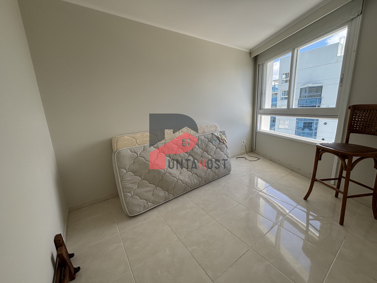 Apartamento ID.251 -  venta MILLENIUM TOWER mansa frente al mar tres suites y dependencias