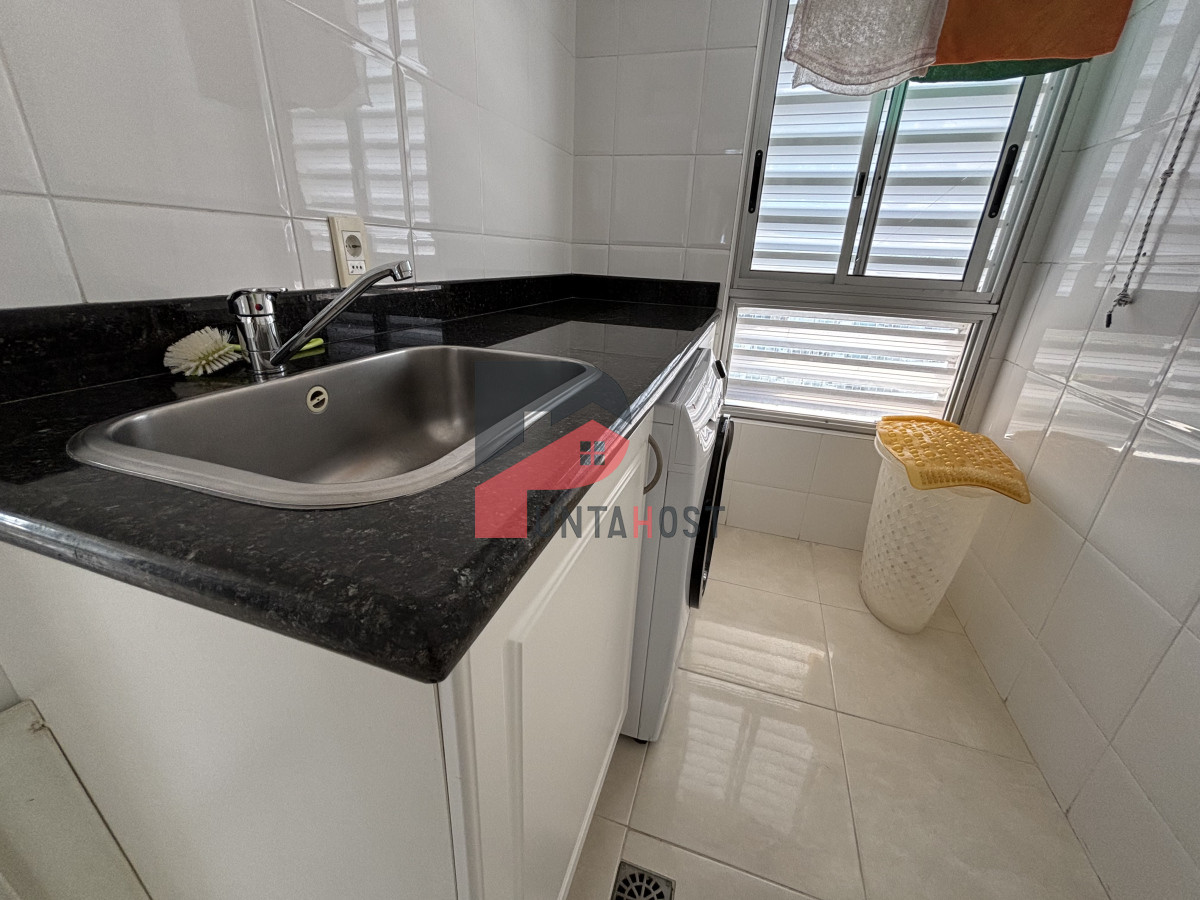 Apartamento ID.251 -  venta MILLENIUM TOWER mansa frente al mar tres suites y dependencias