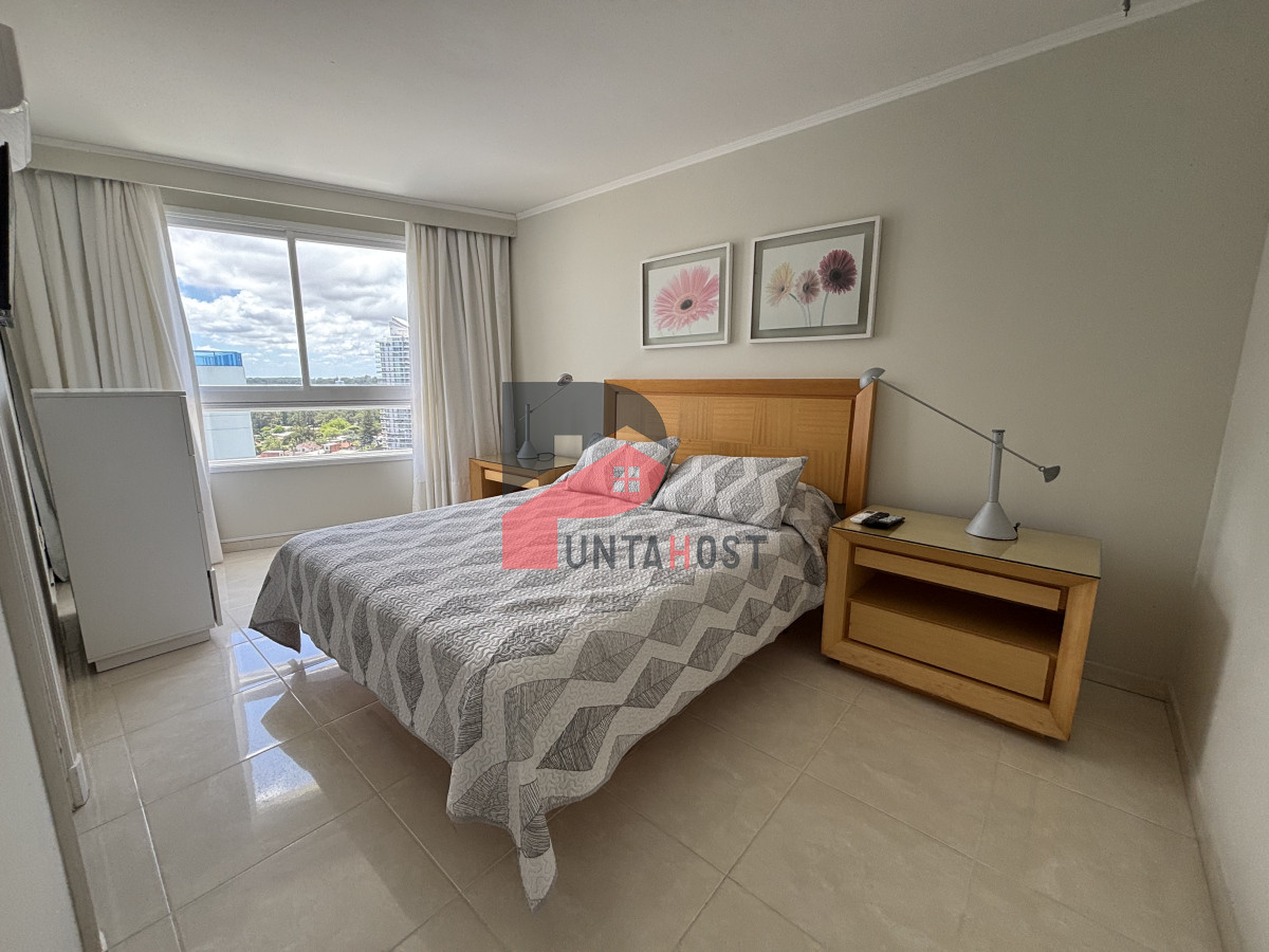 Apartamento ID.251 -  venta MILLENIUM TOWER mansa frente al mar tres suites y dependencias