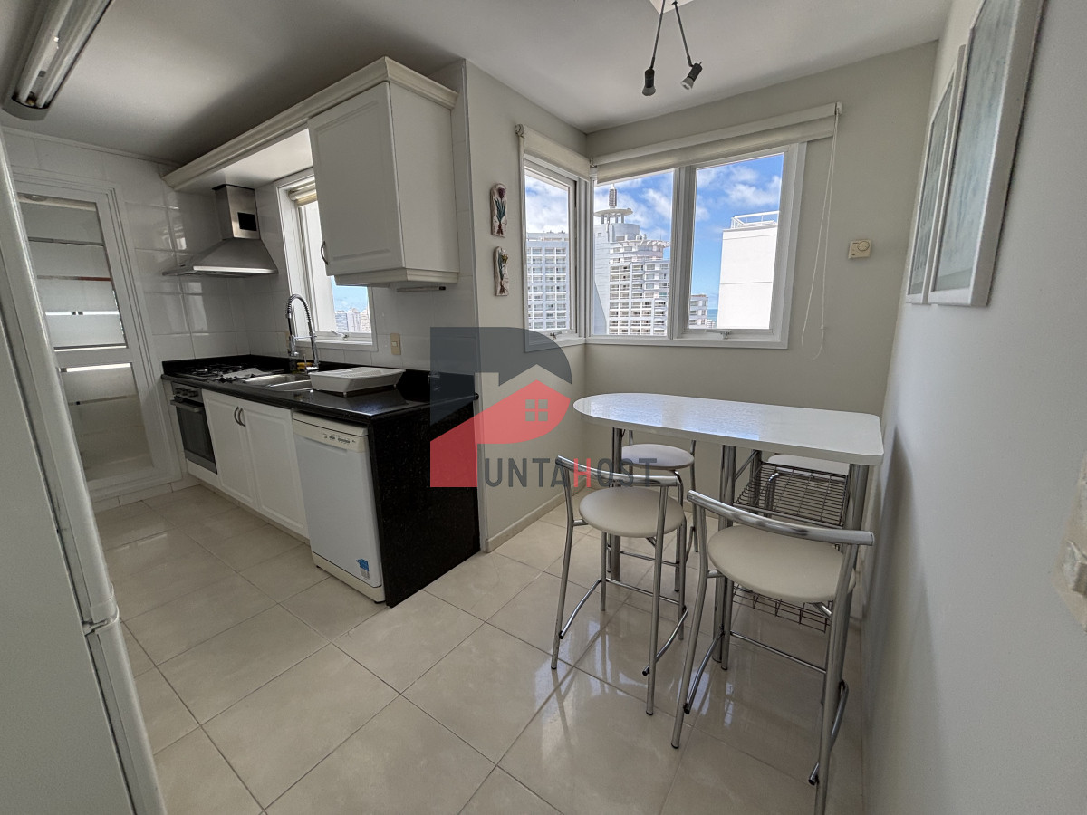 Apartamento ID.251 -  venta MILLENIUM TOWER mansa frente al mar tres suites y dependencias