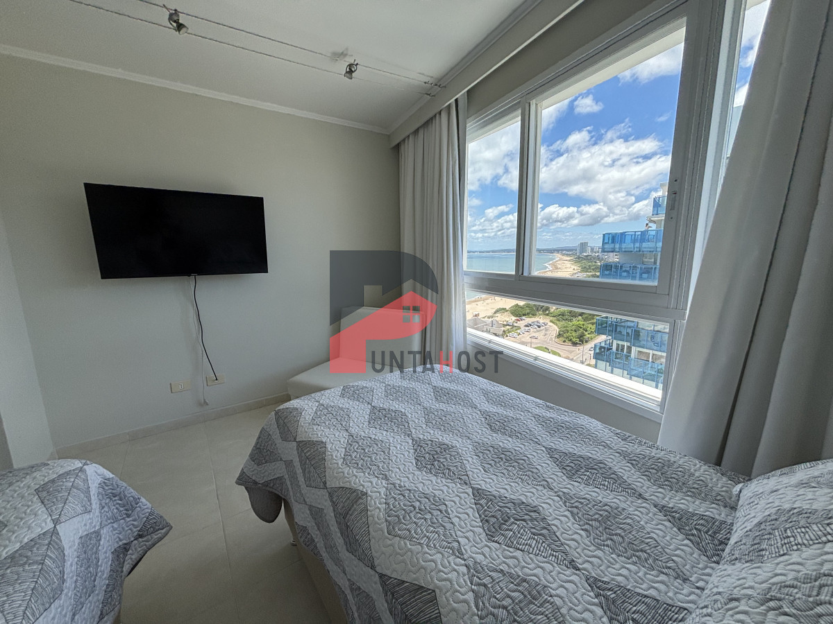 Apartamento ID.251 -  venta MILLENIUM TOWER mansa frente al mar tres suites y dependencias