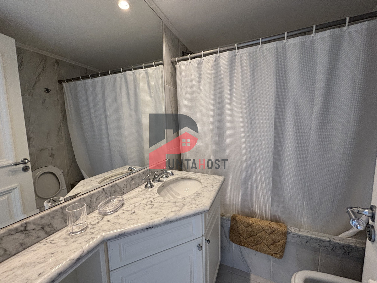 Apartamento ID.251 -  venta MILLENIUM TOWER mansa frente al mar tres suites y dependencias