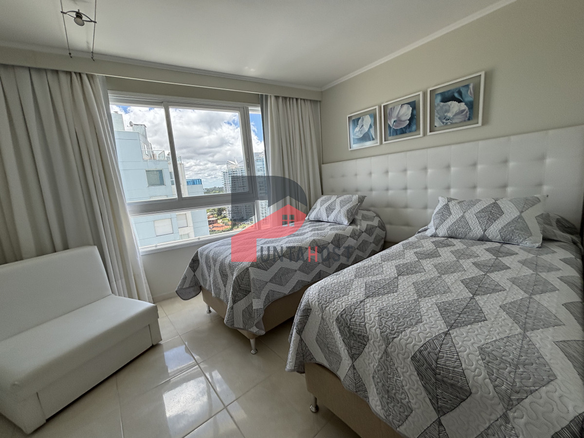 Apartamento ID.251 -  venta MILLENIUM TOWER mansa frente al mar tres suites y dependencias