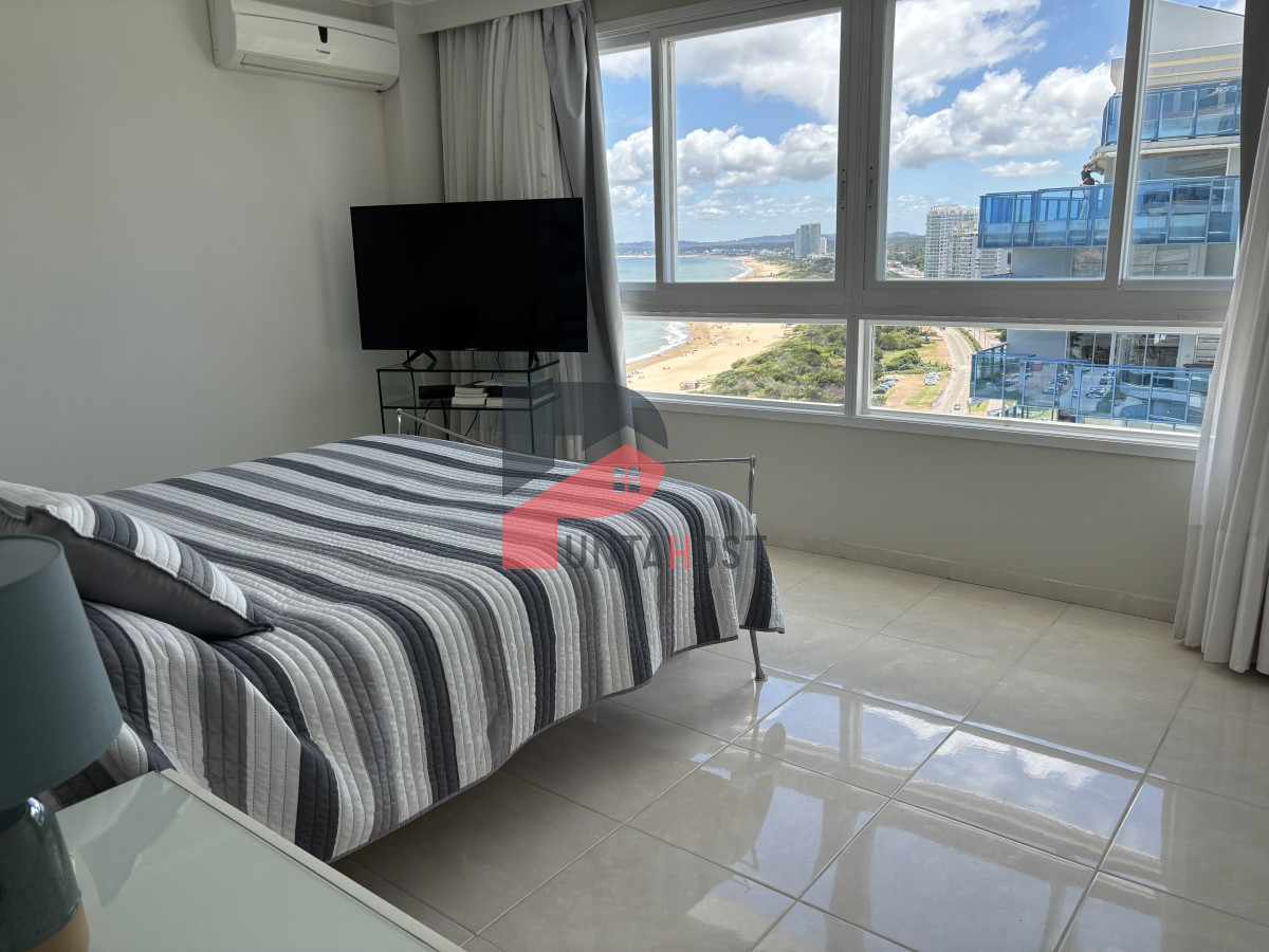 Apartamento ID.251 -  venta MILLENIUM TOWER mansa frente al mar tres suites y dependencias