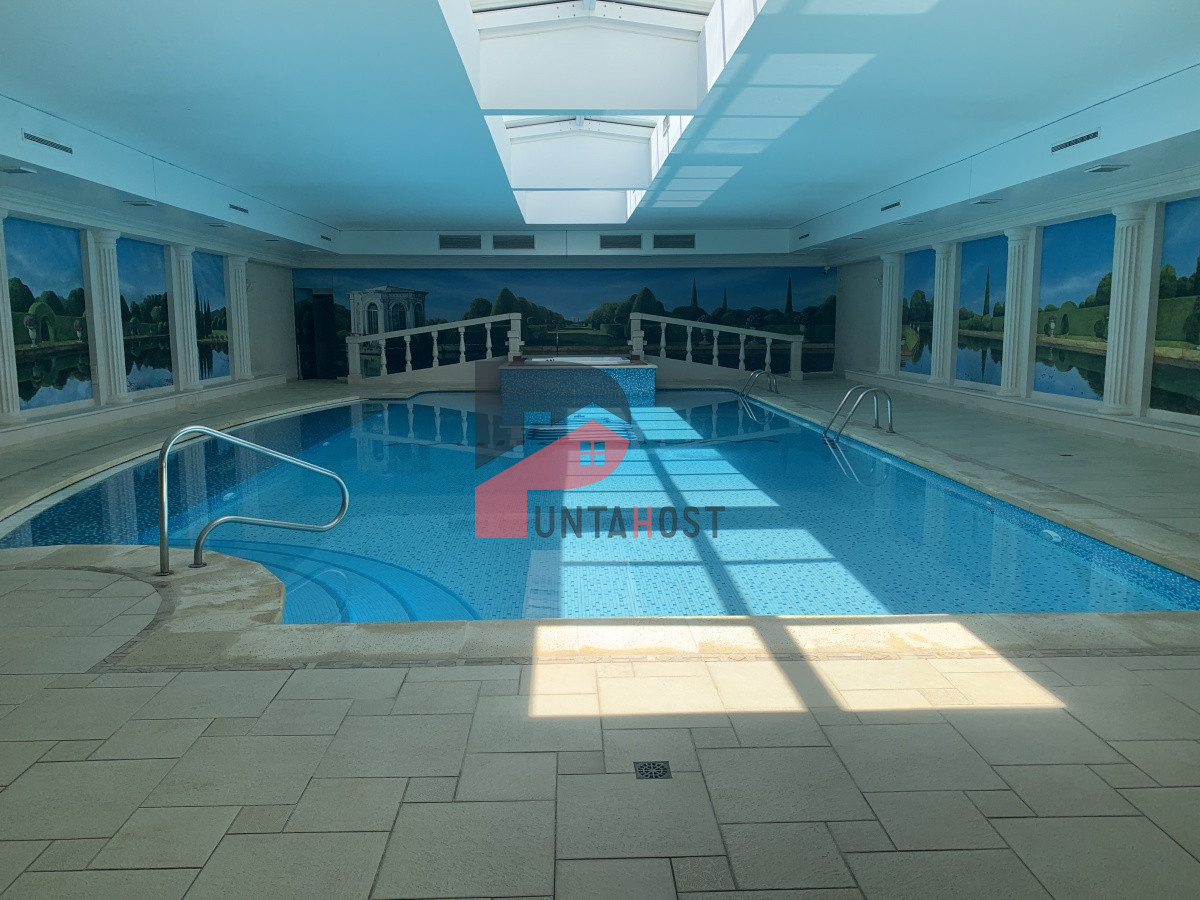 Apartamento ID.251 -  venta MILLENIUM TOWER mansa frente al mar tres suites y dependencias