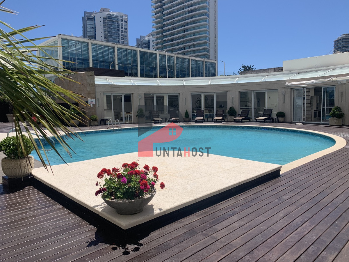 Apartamento ID.251 -  venta MILLENIUM TOWER mansa frente al mar tres suites y dependencias