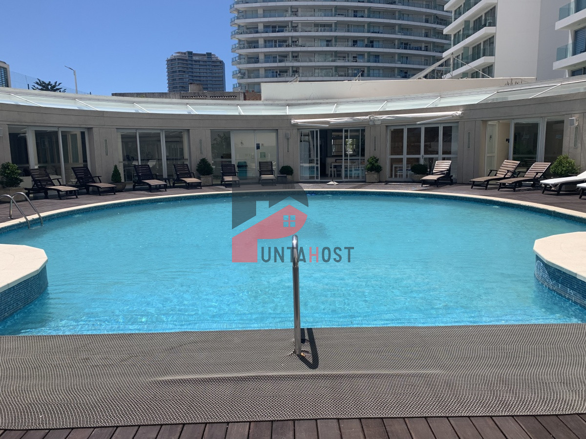 Apartamento ID.251 -  venta MILLENIUM TOWER mansa frente al mar tres suites y dependencias