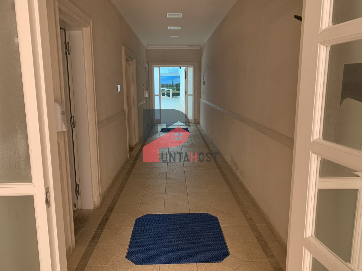 Apartamento ID.251 -  venta MILLENIUM TOWER mansa frente al mar tres suites y dependencias
