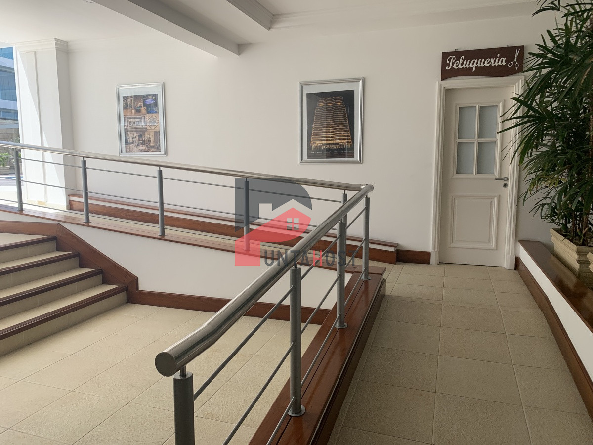 Apartamento ID.251 -  venta MILLENIUM TOWER mansa frente al mar tres suites y dependencias