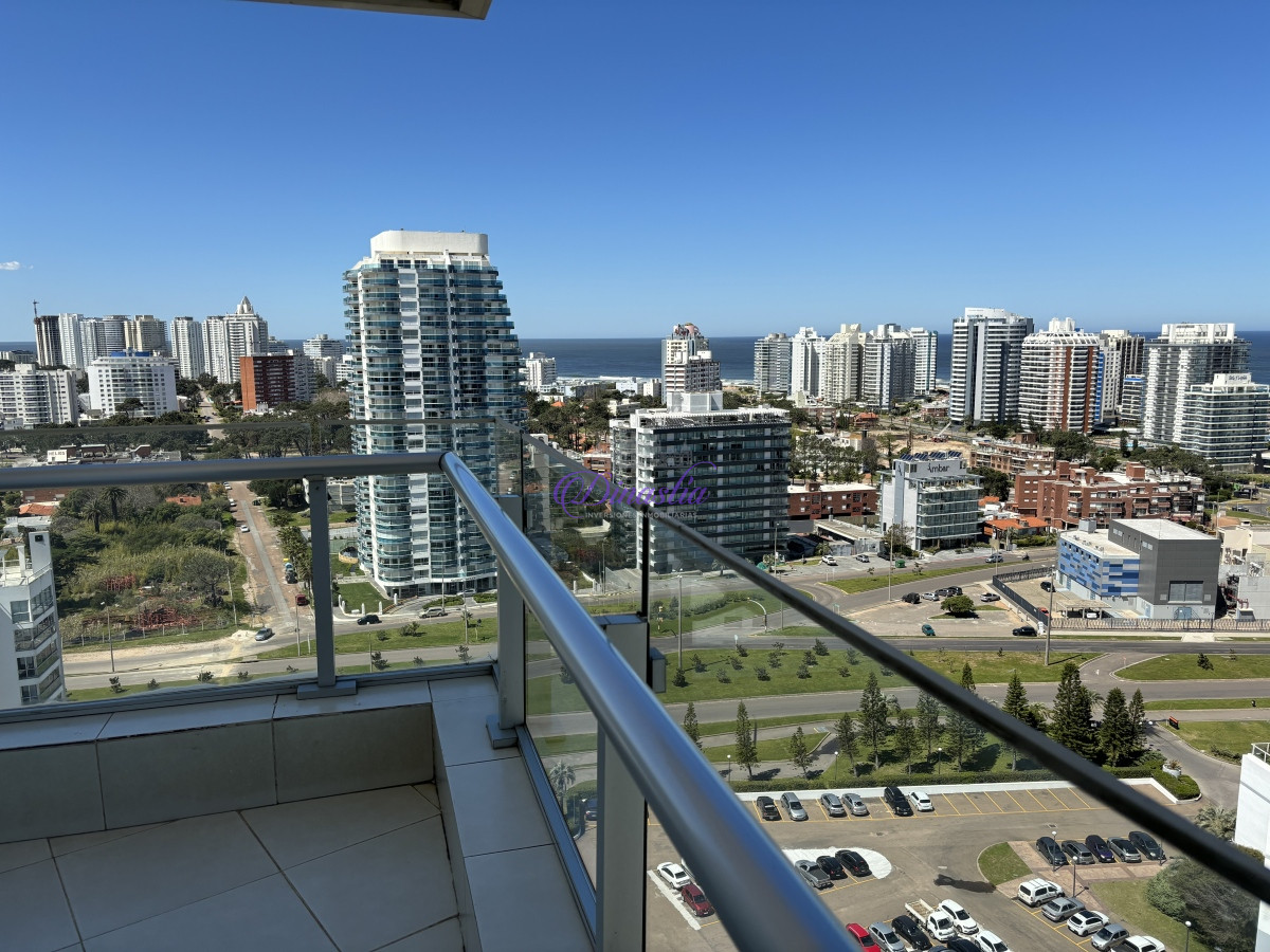 Apartamento ID.367 - Venta y alquiler temporario Apartamento de 3 dormitorios en Playa Mansa, Punta del Este