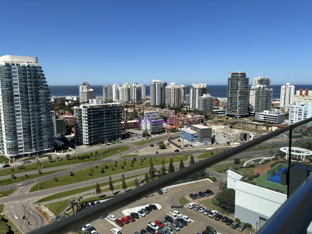 Apartamento ID.367 - Venta y alquiler temporario Apartamento de 3 dormitorios en Playa Mansa, Punta del Este