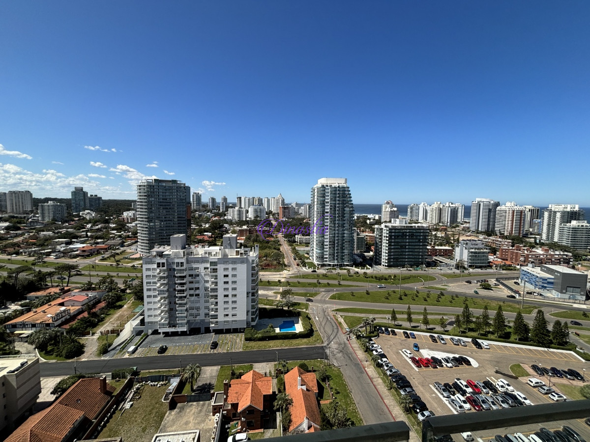 Apartamento ID.367 - Venta y alquiler temporario Apartamento de 3 dormitorios en Playa Mansa, Punta del Este