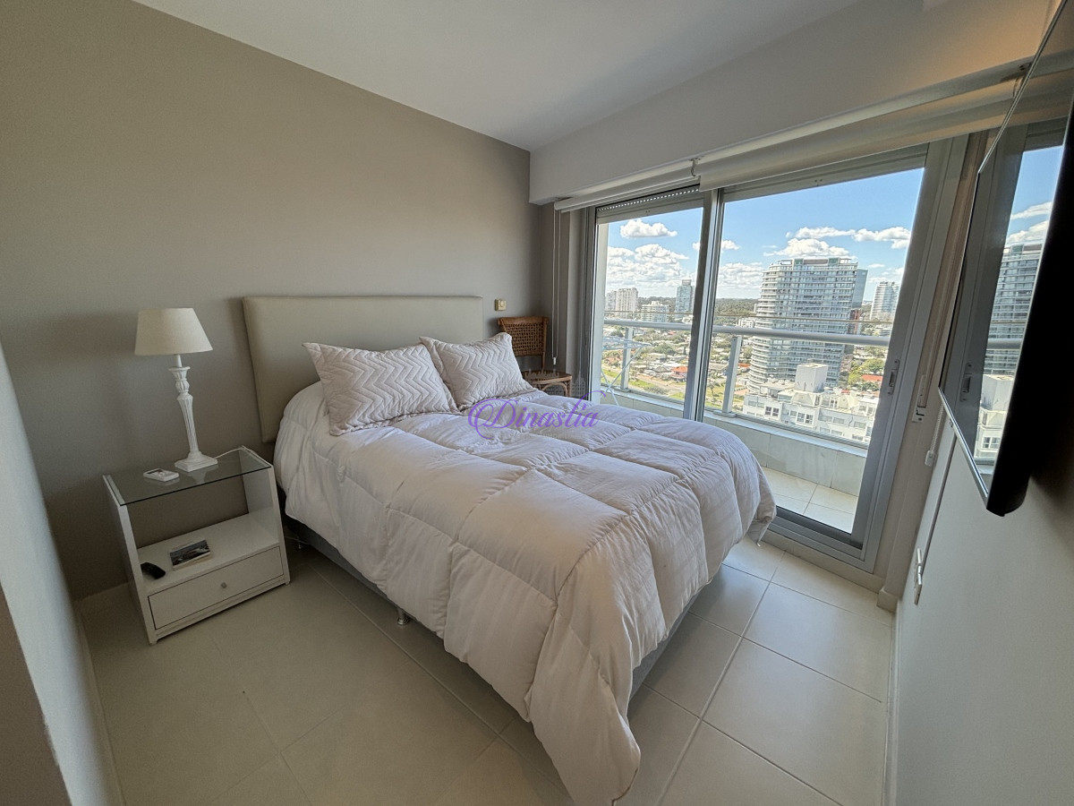Apartamento ID.367 - Venta y alquiler temporario Apartamento de 3 dormitorios en Playa Mansa, Punta del Este