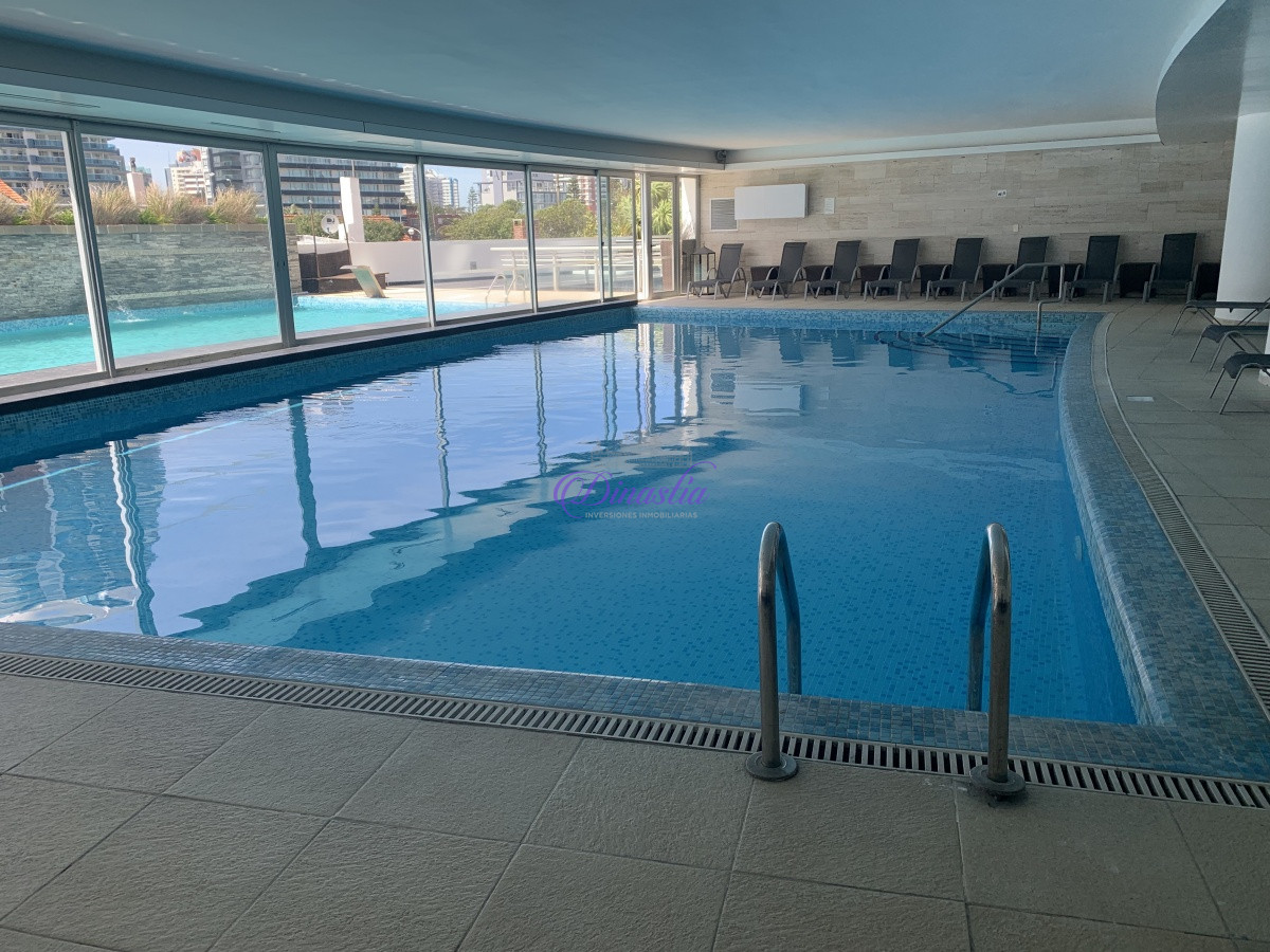 Apartamento ID.367 - Venta y alquiler temporario Apartamento de 3 dormitorios en Playa Mansa, Punta del Este