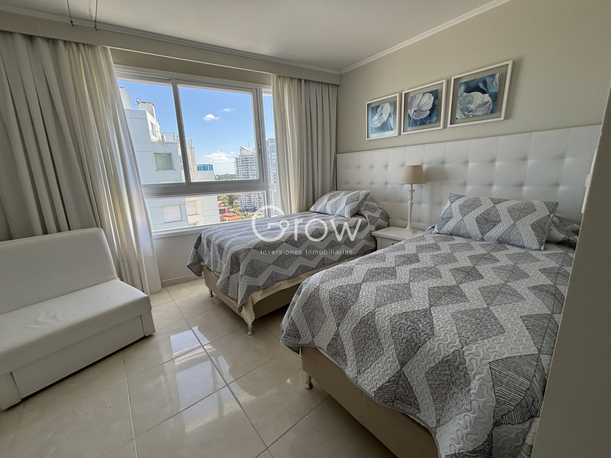 Apartamento ID.2553 -  venta MILLENIUM TOWER mansa frente al mar tres suites y dependencias