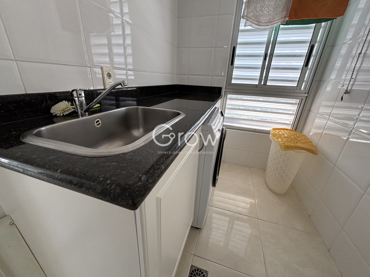 Apartamento ID.2553 -  venta MILLENIUM TOWER mansa frente al mar tres suites y dependencias