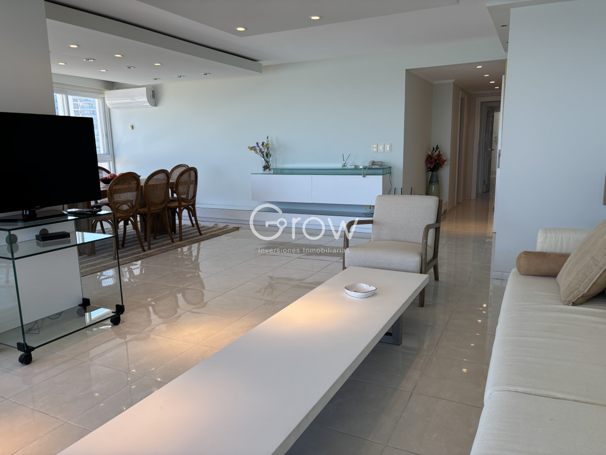 Apartamento ID.2553 -  venta MILLENIUM TOWER mansa frente al mar tres suites y dependencias