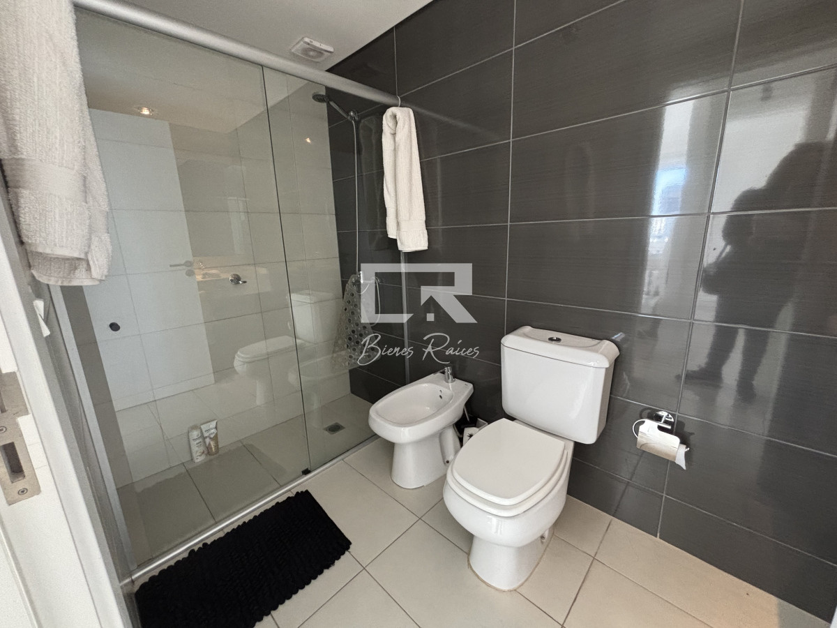 Apartamento ID.885 - Brava, una cuadra del mar. Todos los servicios!!!