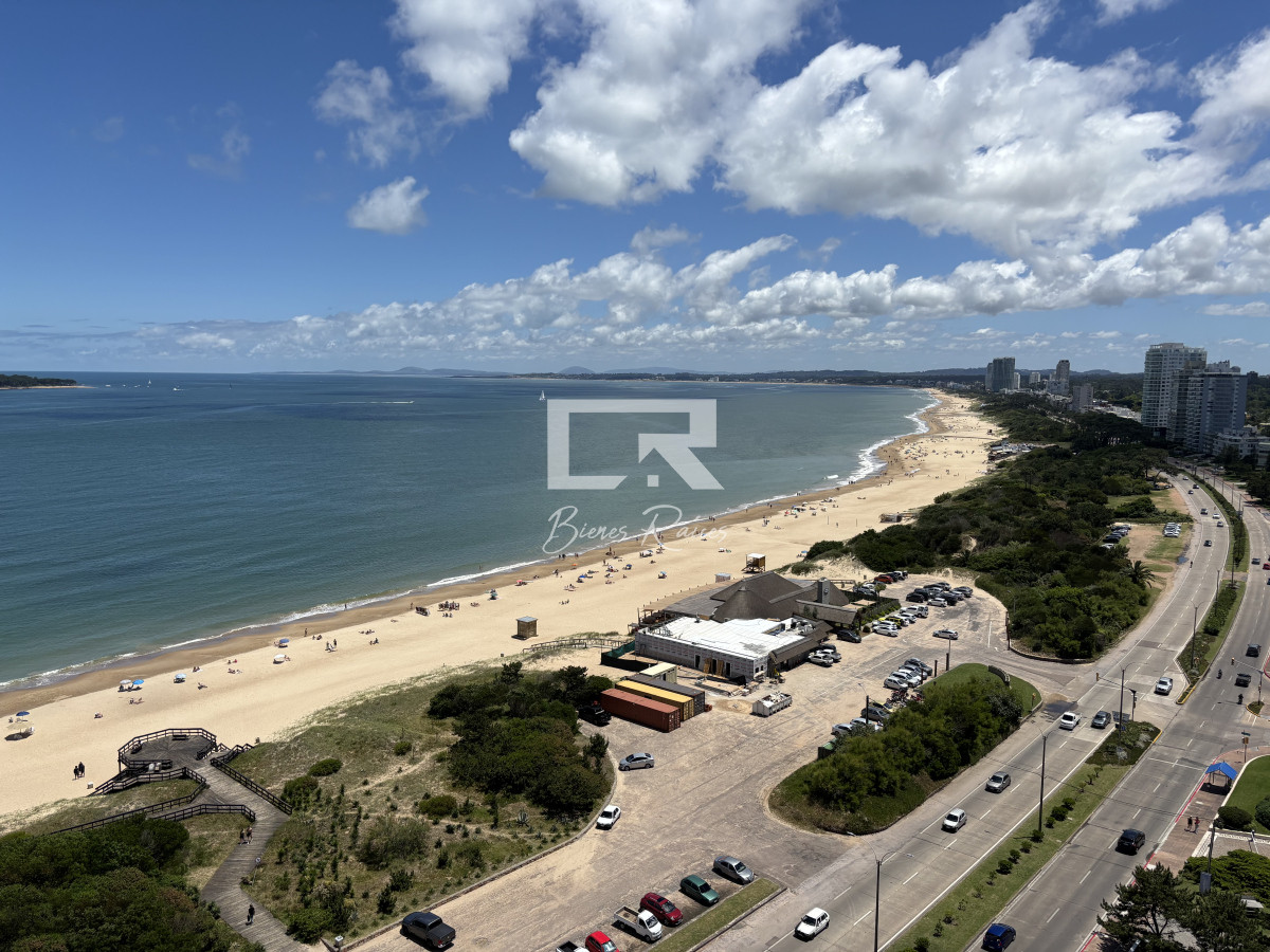 Apartamento ID.570 -  venta y alquiler invierno mansa frente al mar tres suites y dependencias