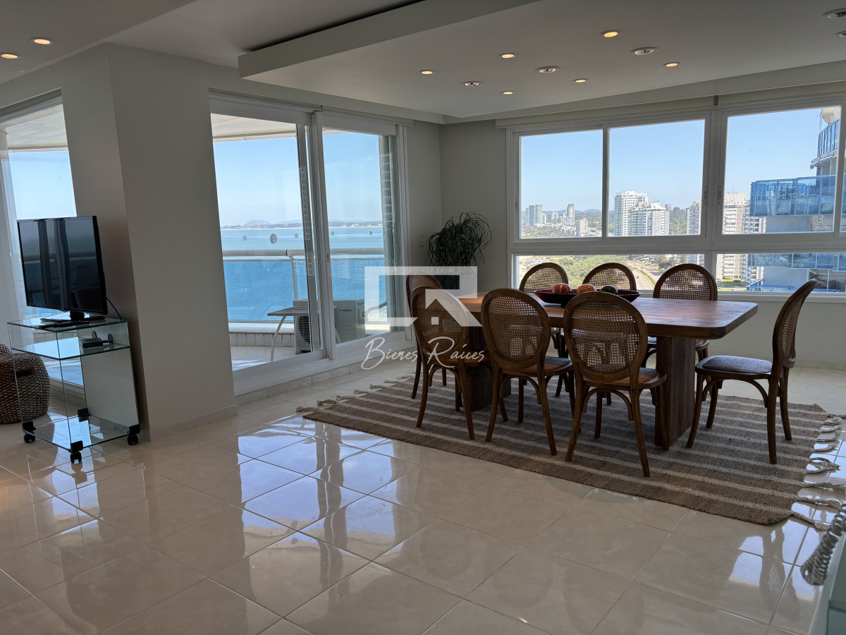 Apartamento ID.570 -  venta y alquiler invierno mansa frente al mar tres suites y dependencias