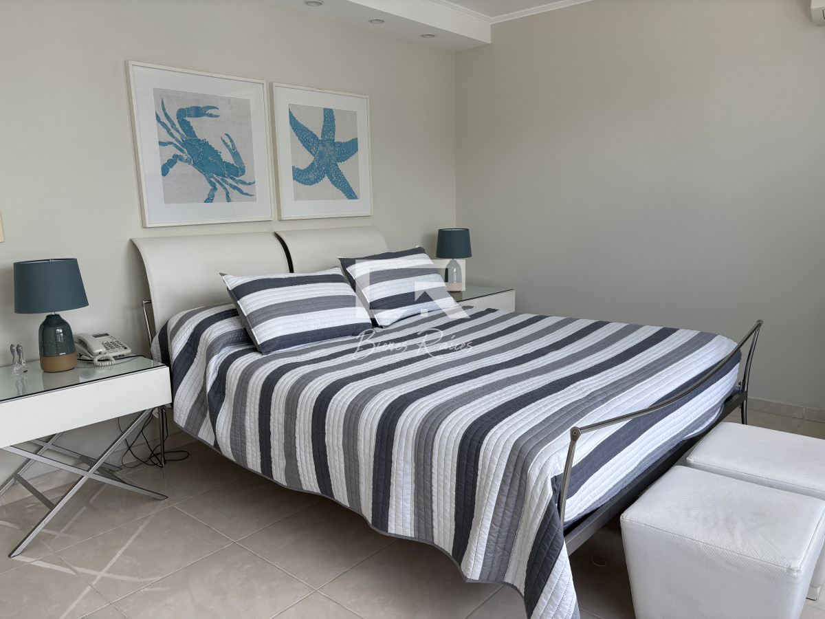 Apartamento ID.570 -  venta y alquiler invierno mansa frente al mar tres suites y dependencias