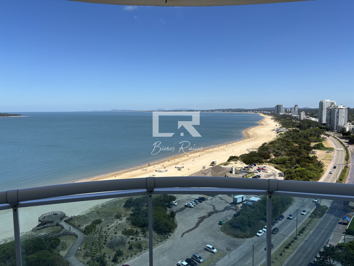 Apartamento ID.570 -  venta y alquiler invierno mansa frente al mar tres suites y dependencias