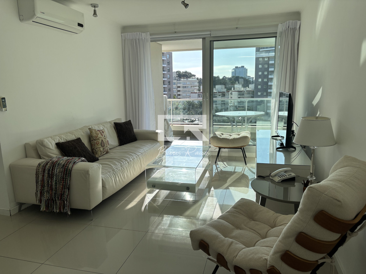 Apartamento ID.885 - Brava, una cuadra del mar. Todos los servicios!!!
