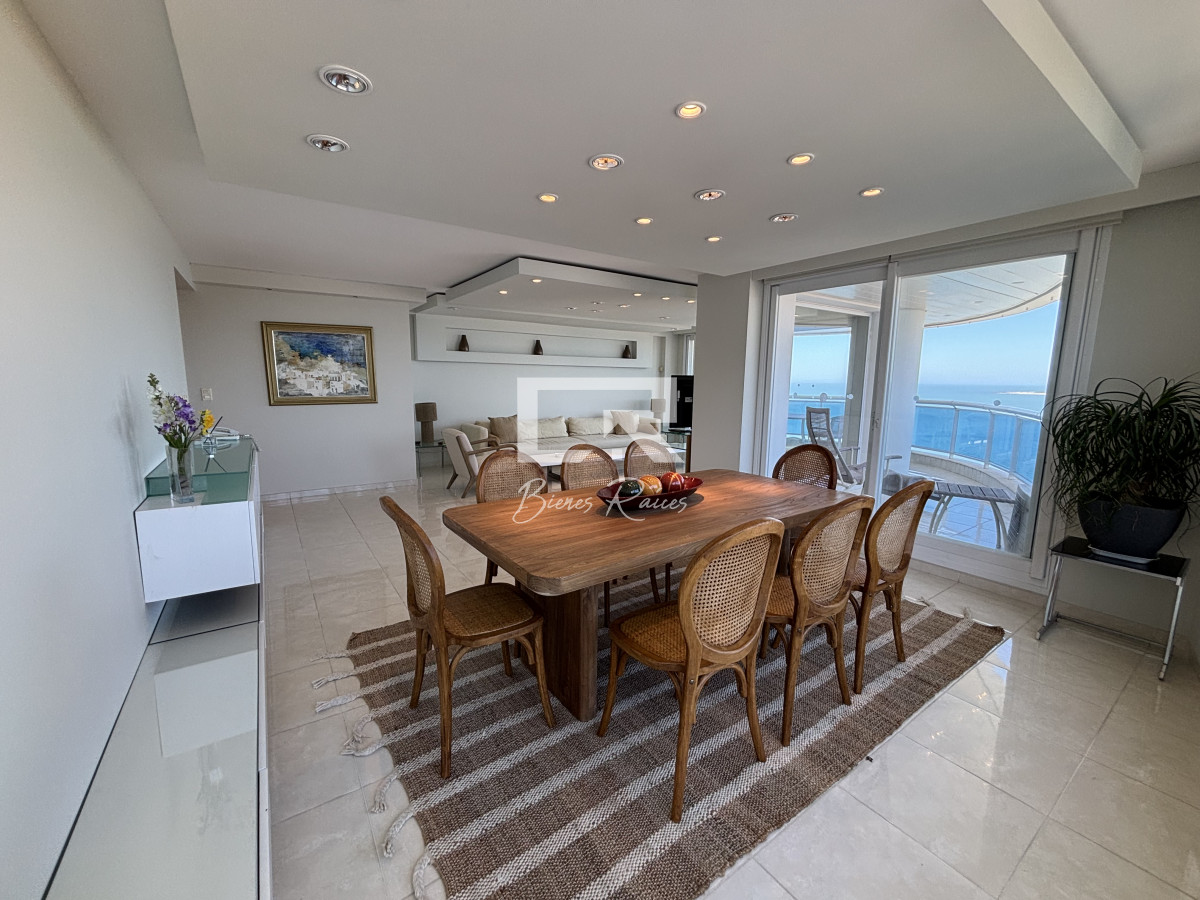 Apartamento ID.570 -  venta y alquiler invierno mansa frente al mar tres suites y dependencias