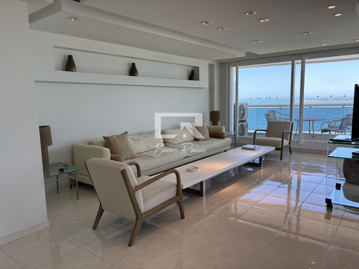 Apartamento ID.570 -  venta y alquiler invierno mansa frente al mar tres suites y dependencias