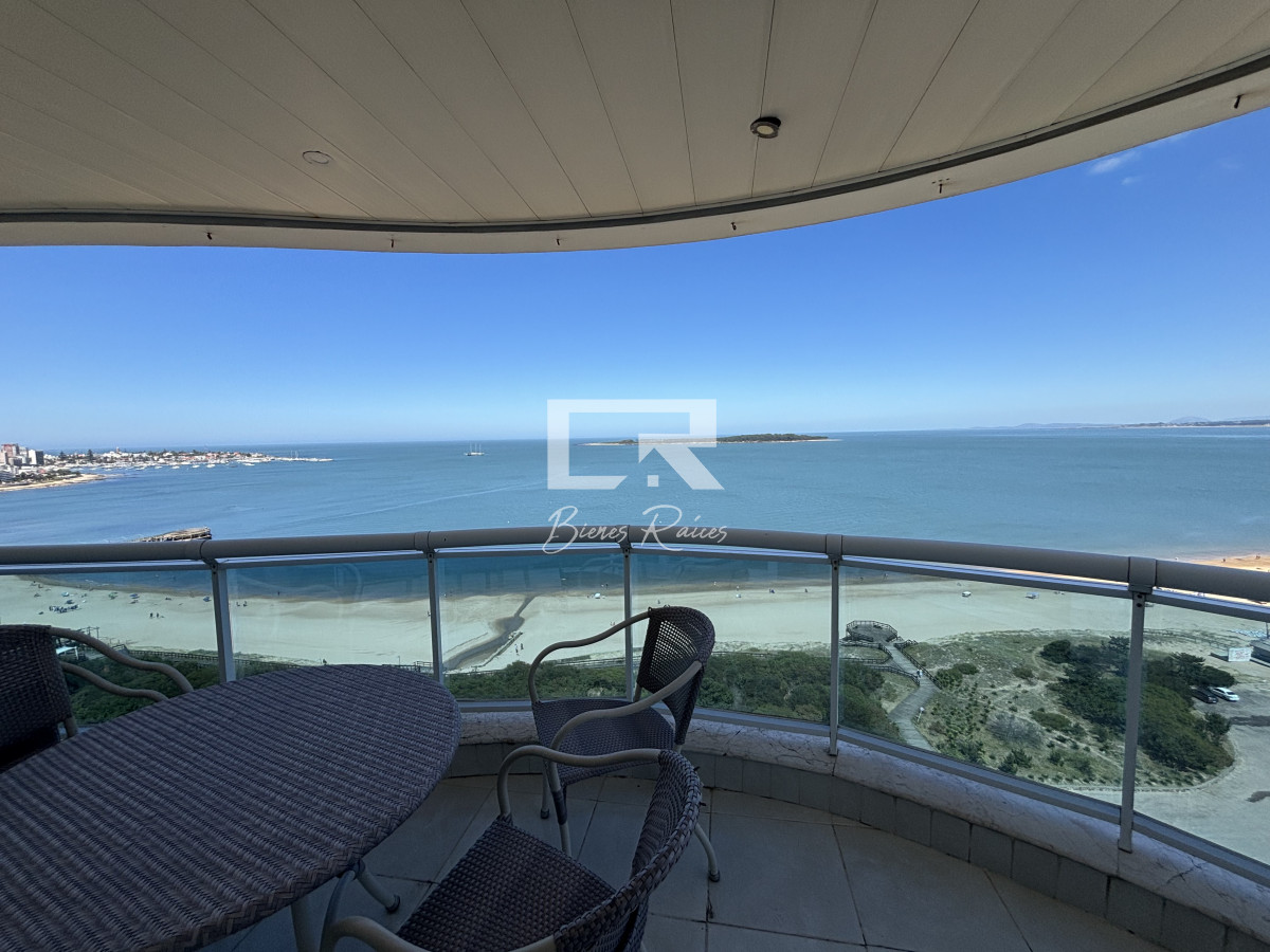 Apartamento ID.570 -  venta y alquiler invierno mansa frente al mar tres suites y dependencias