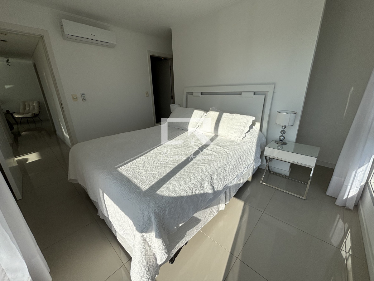 Apartamento ID.885 - Brava, una cuadra del mar. Todos los servicios!!!