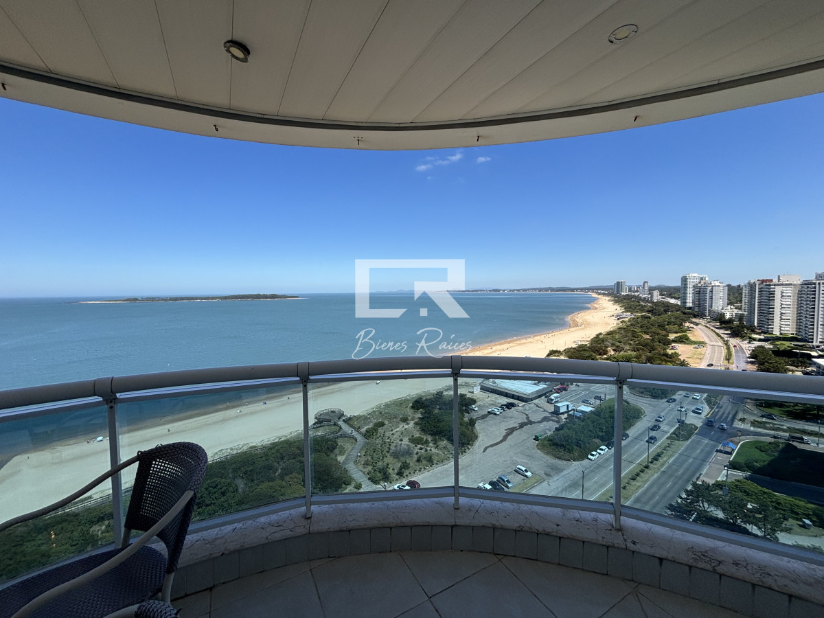 Apartamento ID.570 -  venta y alquiler invierno mansa frente al mar tres suites y dependencias