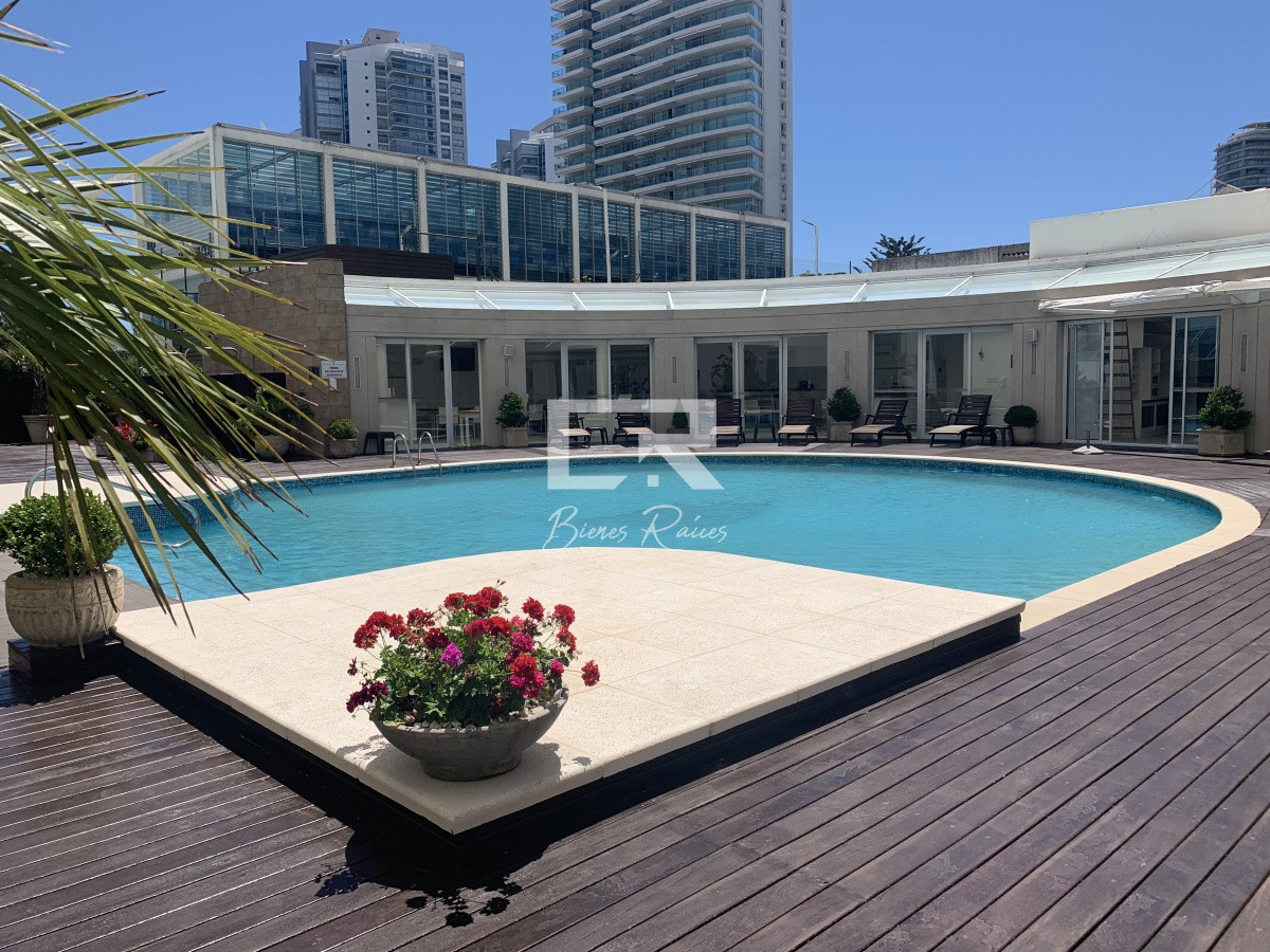 Apartamento ID.570 -  venta y alquiler invierno mansa frente al mar tres suites y dependencias