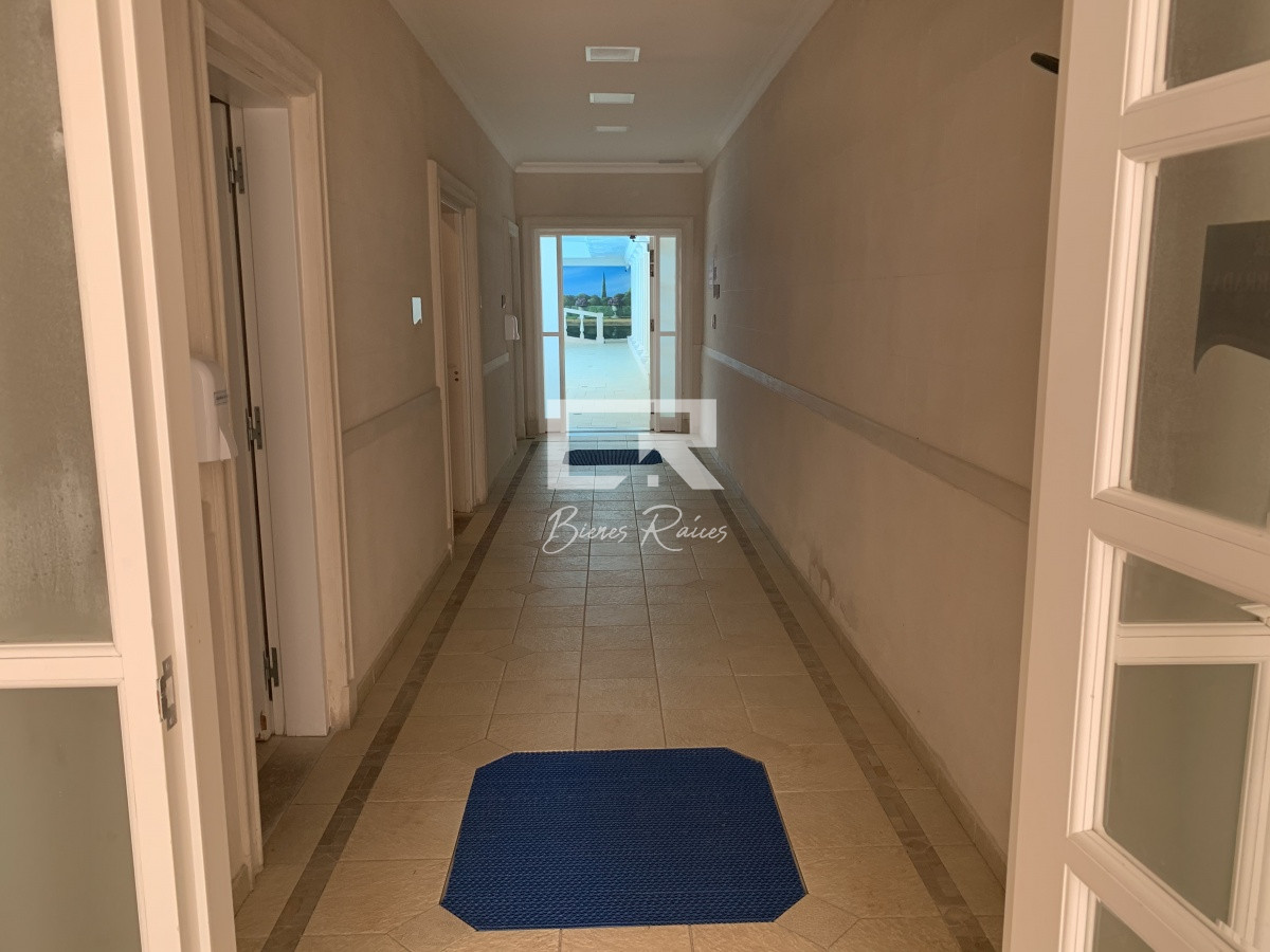 Apartamento ID.570 -  venta y alquiler invierno mansa frente al mar tres suites y dependencias