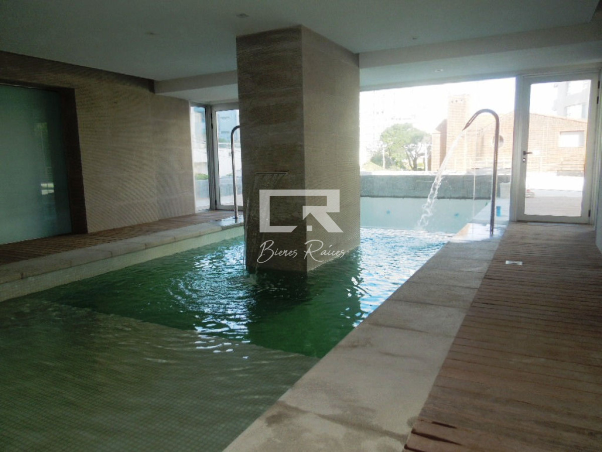 Apartamento ID.885 - Brava, una cuadra del mar. Todos los servicios!!!
