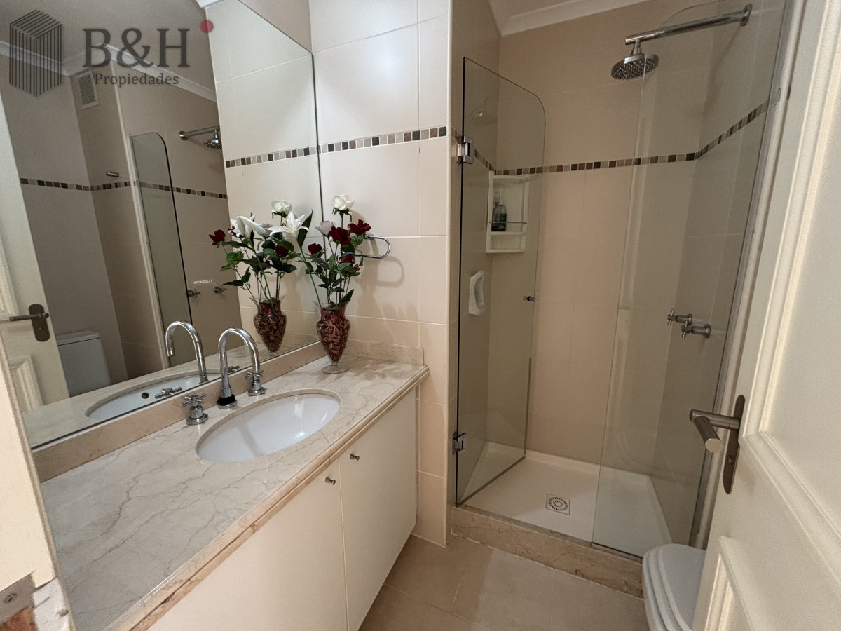 Apartamento ID.6414 - Venta - Av Chiverta todo sol y luz