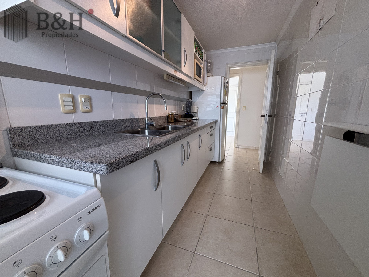 Apartamento ID.6414 - Venta - Av Chiverta todo sol y luz