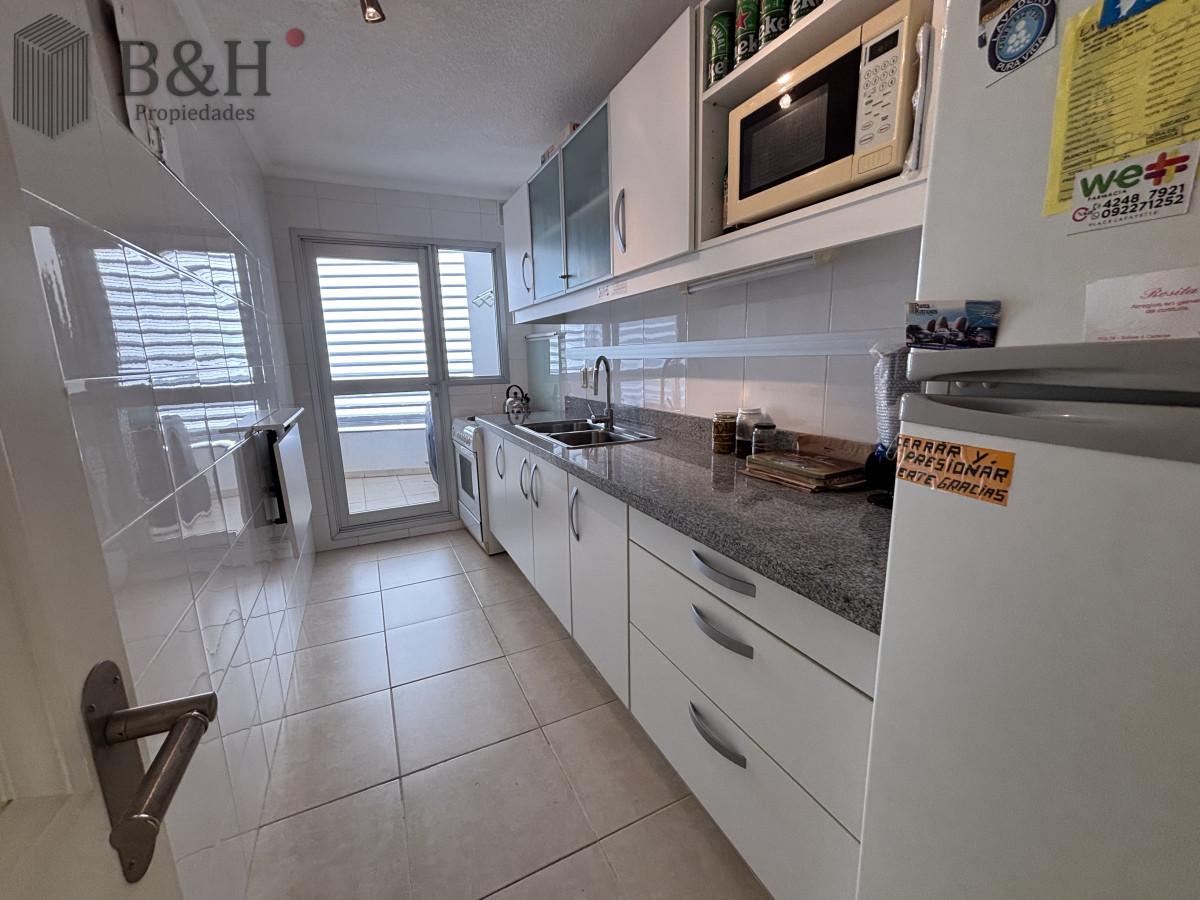 Apartamento ID.6414 - Venta - Av Chiverta todo sol y luz