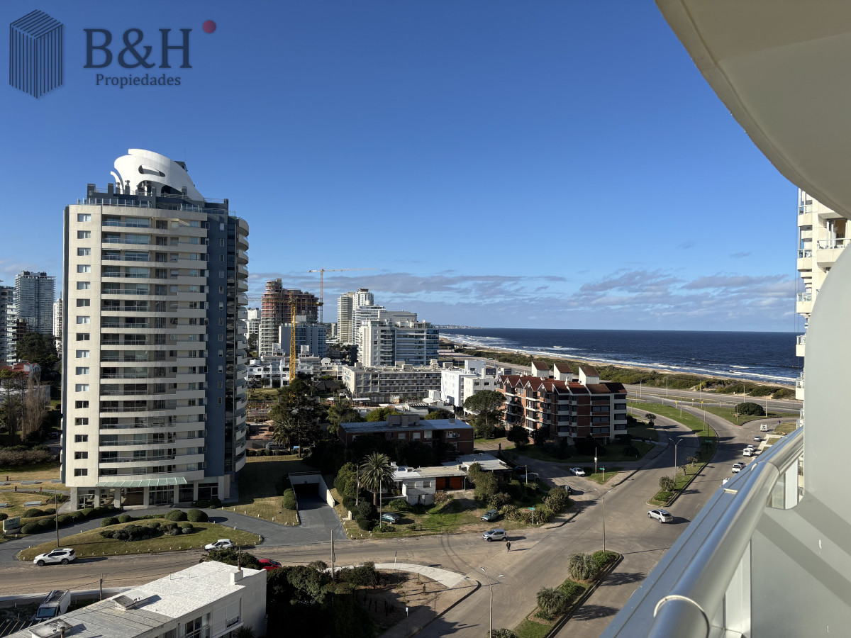 Apartamento ID.6414 - Venta - Av Chiverta todo sol y luz